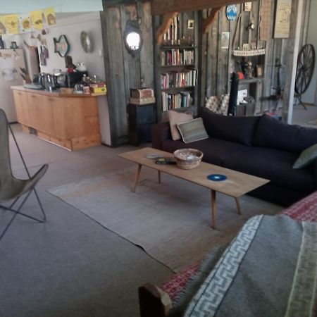 Ocho Guesthouse & Weaver'S Studio Espanola Exterior photo